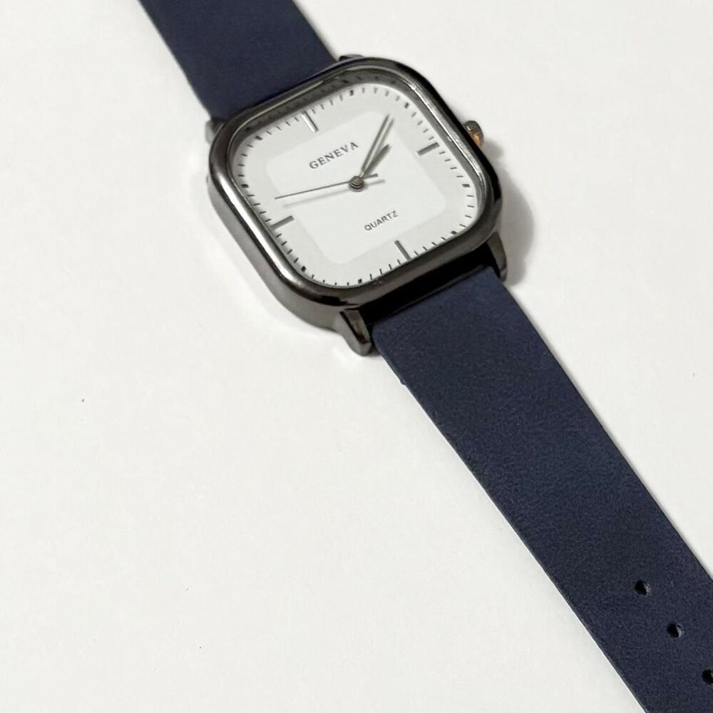 Unisex Geneva Quartz Watch With Leather Band